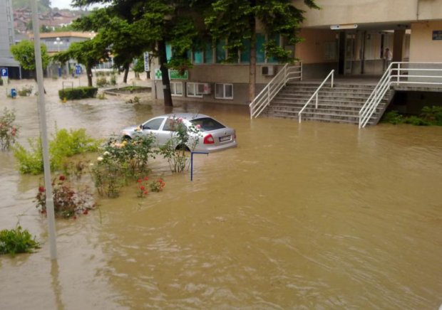 1. Zgrada DZ Doboj u poplavama - izvana