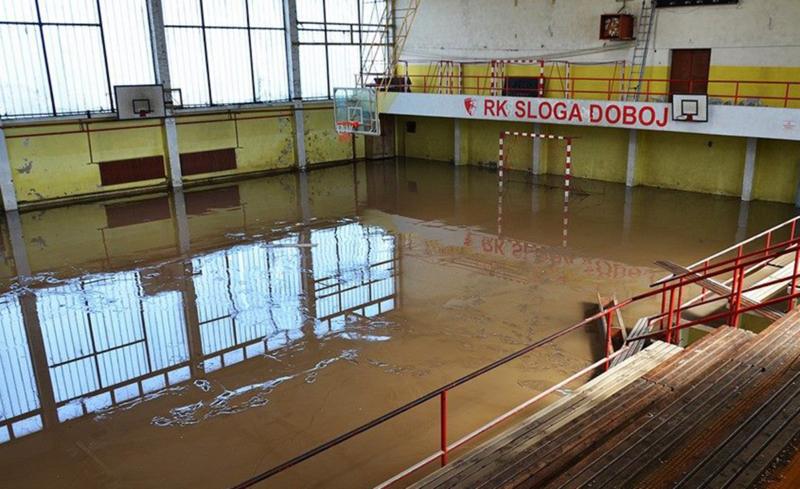 A. Fiskulturna sala škole u Doboju devastirana u poplavama