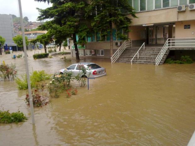 L Zgrada DZ Doboj u poplavama