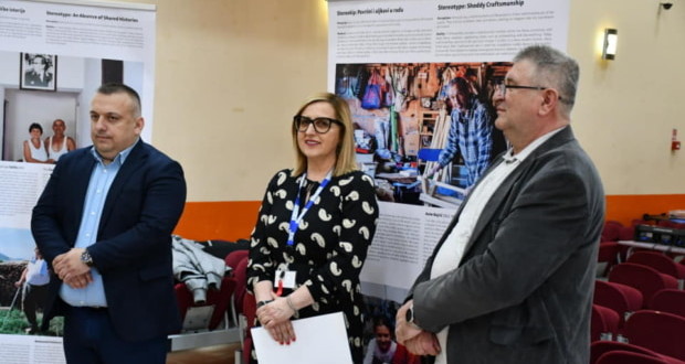 Izložbu u Modriči su organizovali Misija OSCE-a BiH i opština Modriča